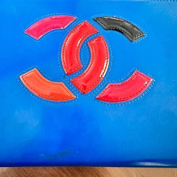 AUTHENTIC Chanel dark blue, lipstick, wristlet patent leather clutch with strap. - Picture 4 of 9